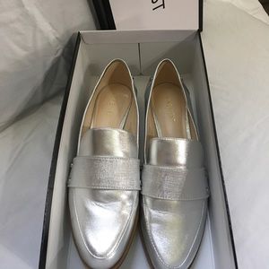 Nine West Silver Loafers 7 1/2 Like New